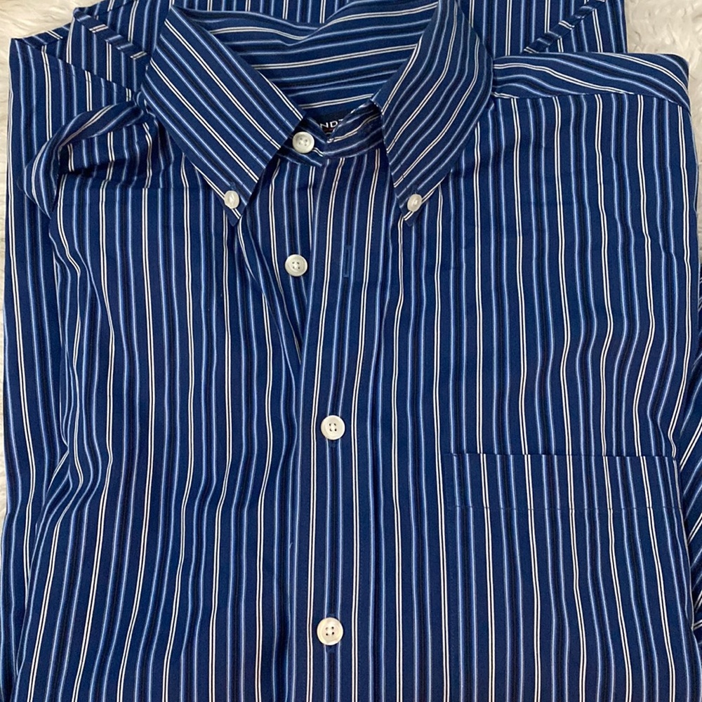 Men’s Roundtree & Yorke Dress Shirt 👔 Size Medium Navy Blue and White Stripes